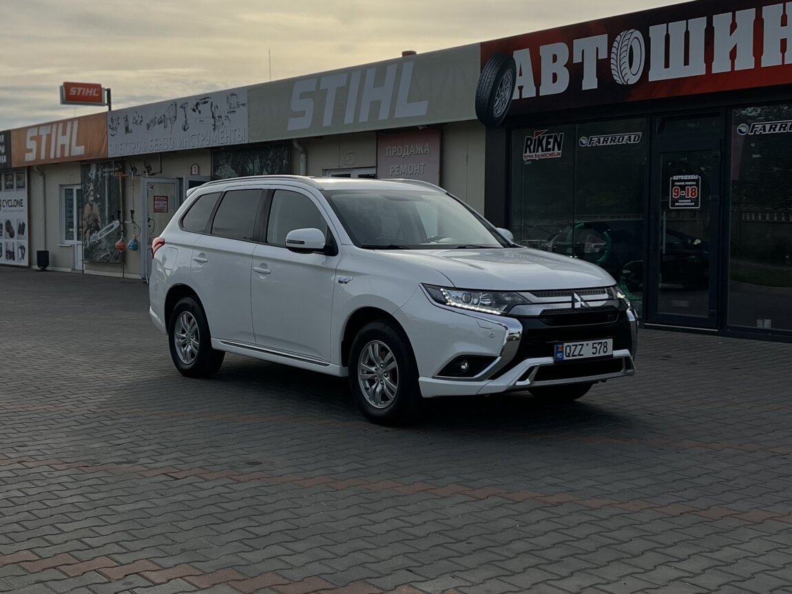 Mitsubishi Outlander PHEV. Плагин-гибрид. Запас 65км