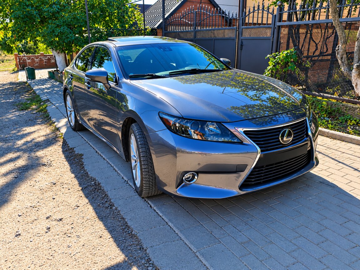 Продам Lexus ES300h 2013 год гибрид/газ