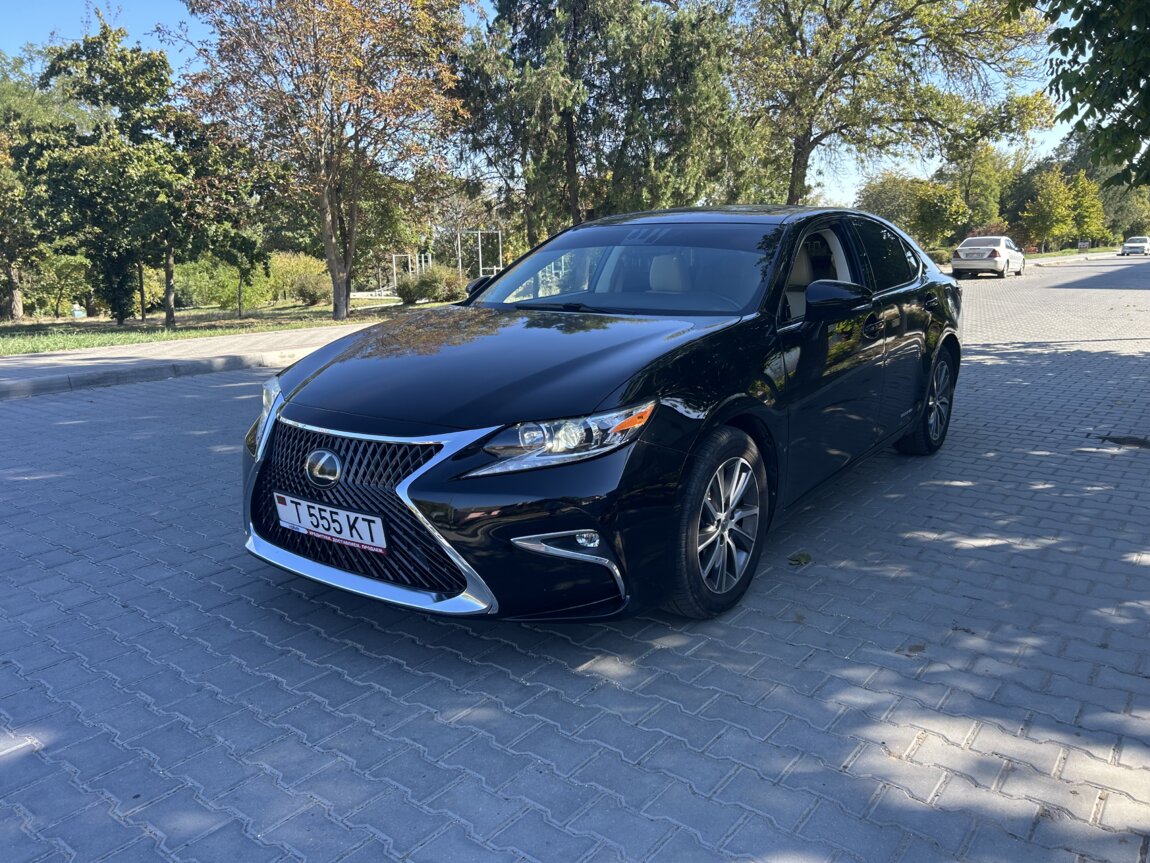 Продам Lexus es 2016 год гибрид