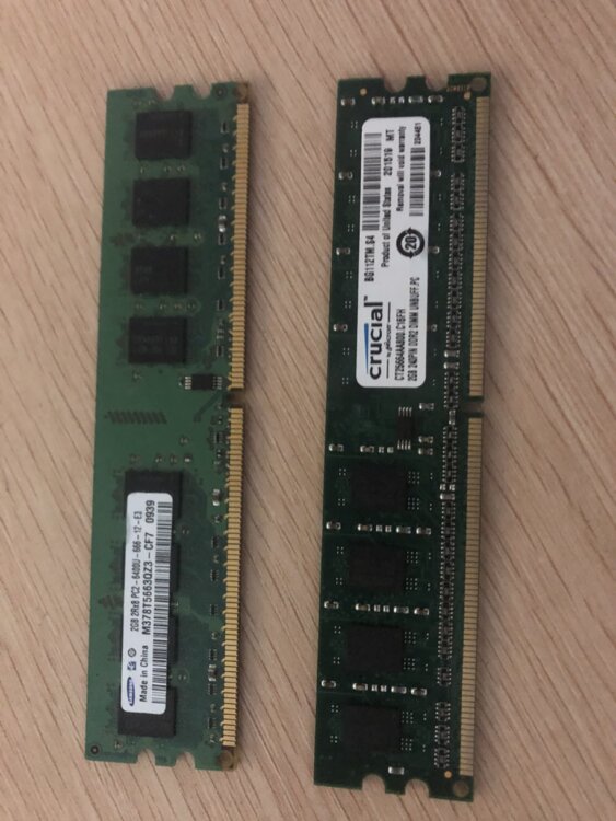 Продам две планки ddr2 каждая по 2гб