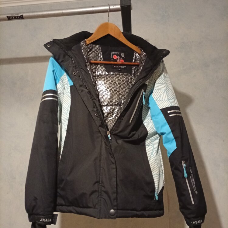 Продам мужскую подростковую горнолыжную куртку Snow Akasaka.