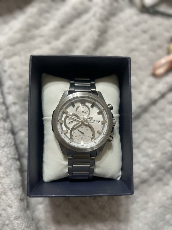 Casio Edifice EFR-571MD-8AVUEF с хронографом