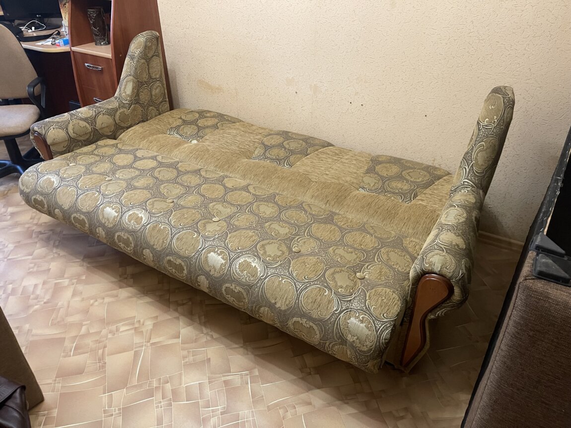 Продам диван Цена 200$