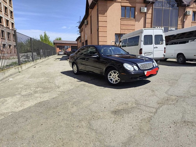 Продам мерседес- бенц W211 E350 4matik(полный привод)