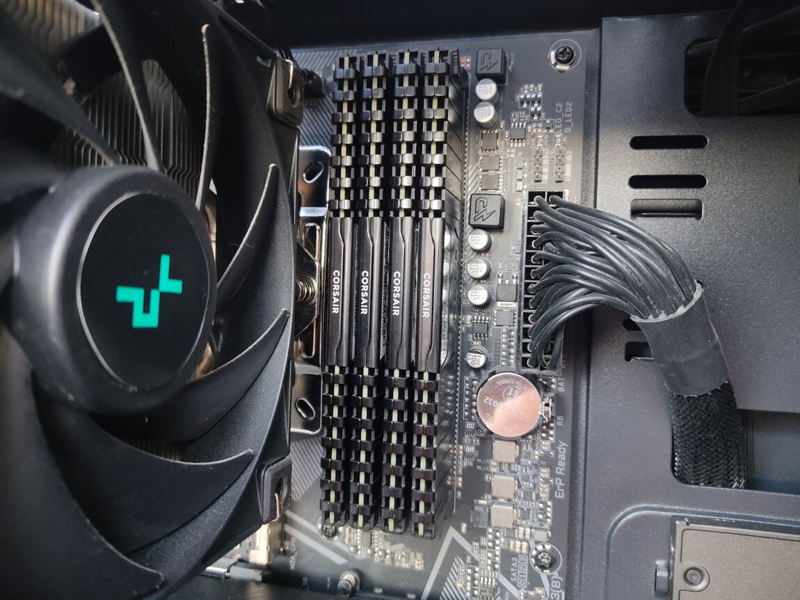 Комплект памяти Corsair 16GB (4x4GB)