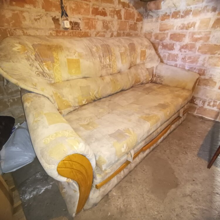 Диван