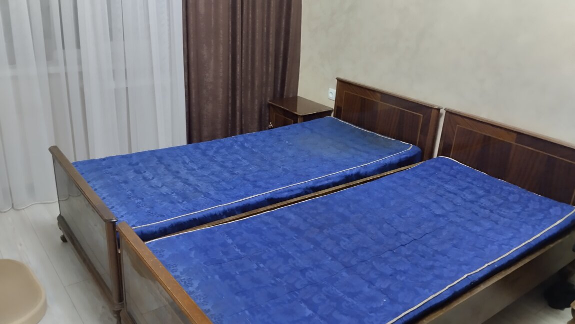 Продам две кровати с матрасами