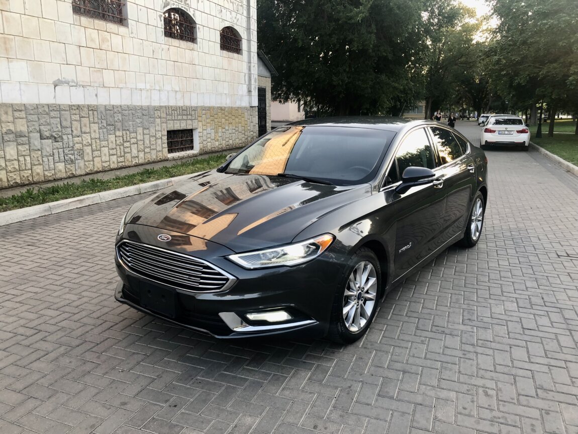 Ford Fusion 2.0 гибрид, 2017 год.