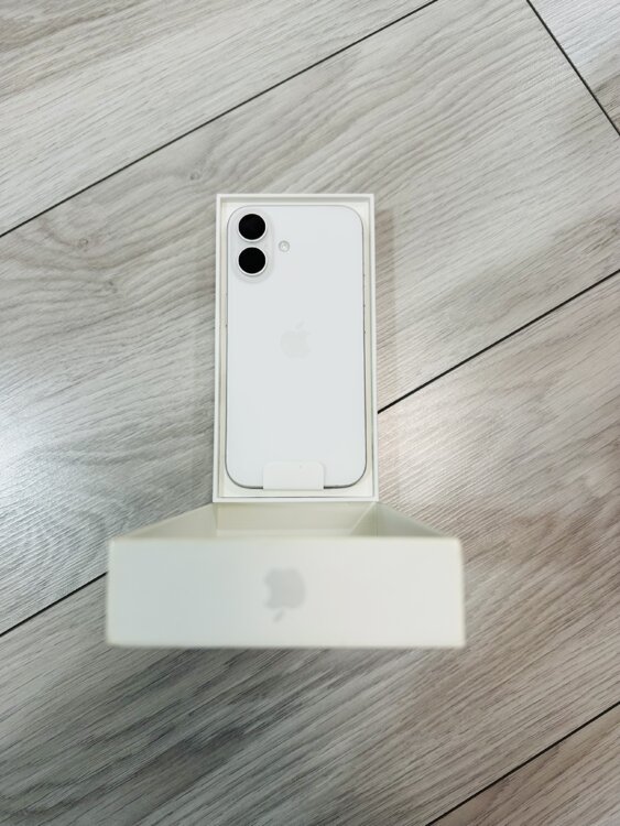 iPhone 16