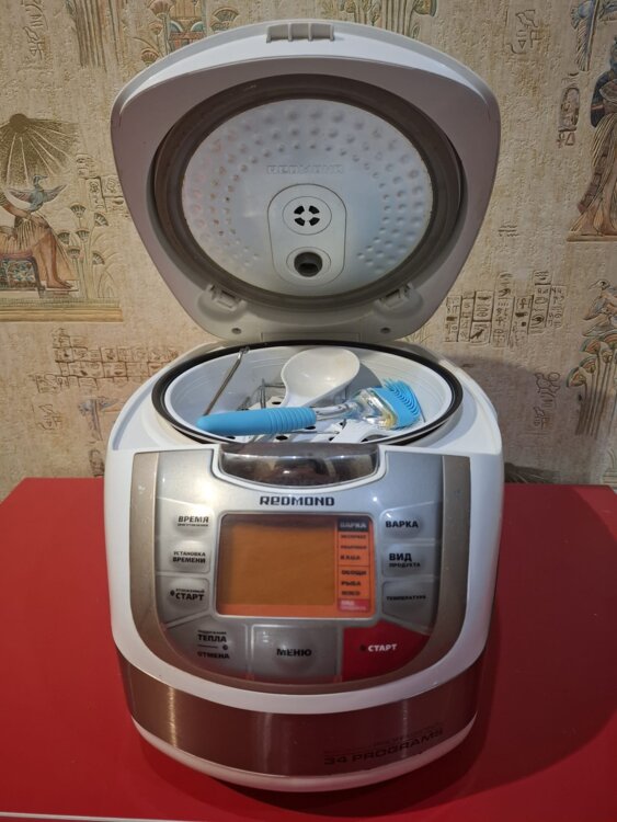 Продам мультиварку Redmond RMC-M4502