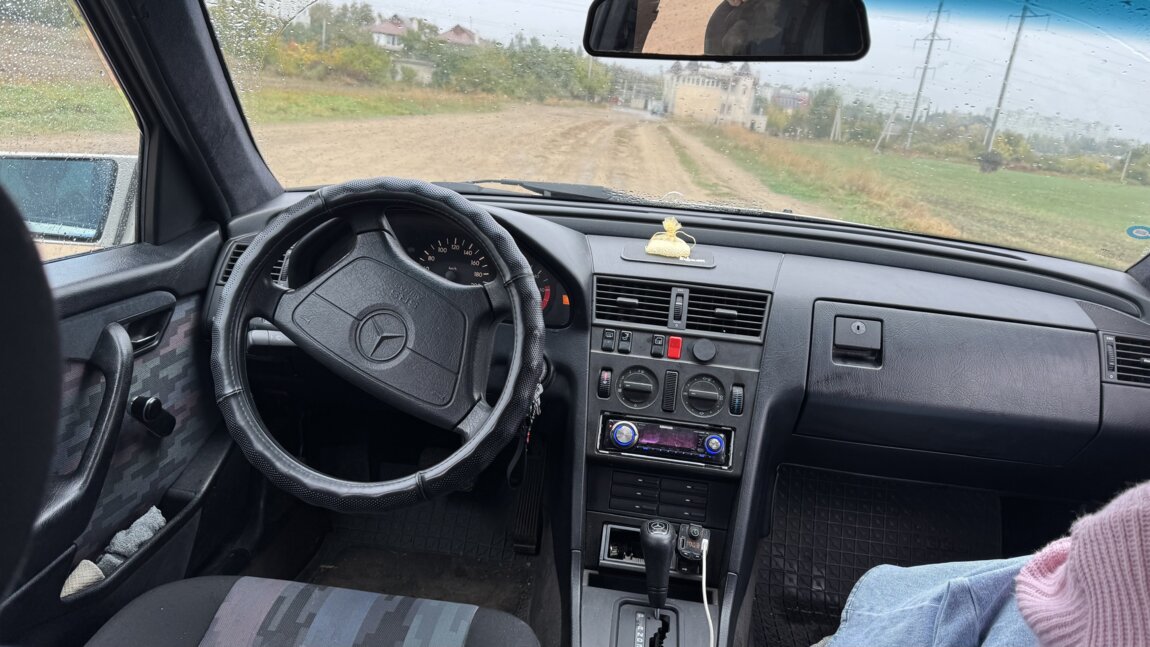 Mercedes-Benz 2600$