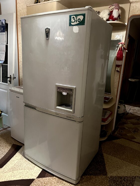 Продаётся в хорошем состоянии холодильник Самсунг SR–L678EV - 2900 руб