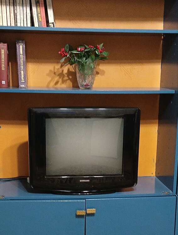 Продам TV недорого