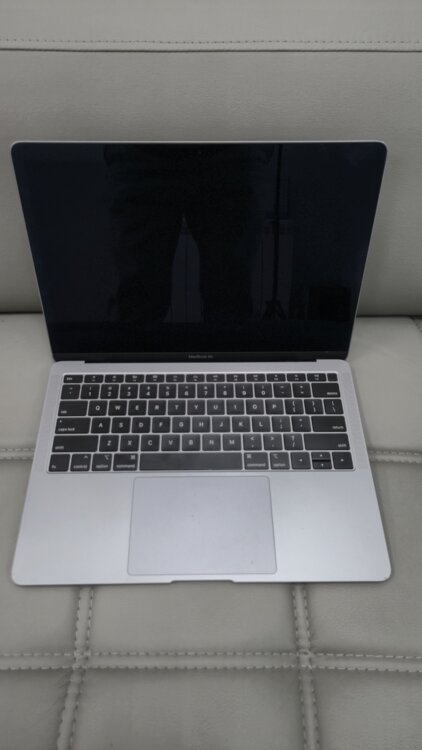 MackBook Air 13 2019 серого цвета