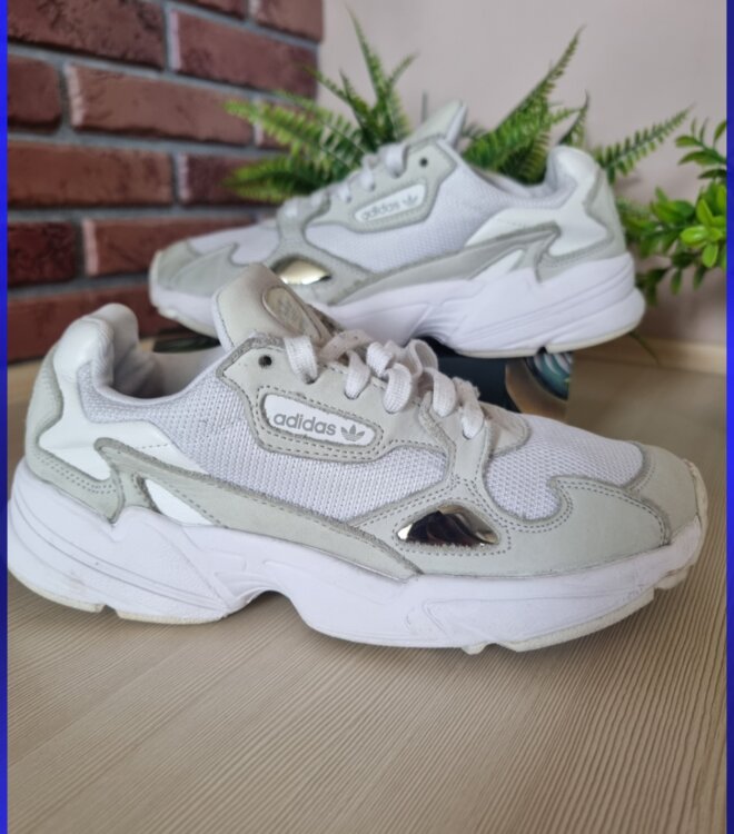 Adidas оригинал, размер 39