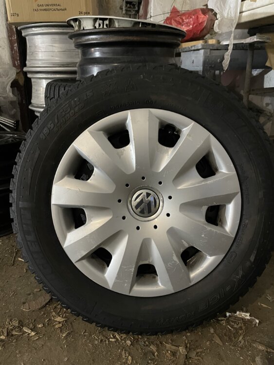 Диски с резиной и колпаками 5/112 R15 резина зима 195/65 R15