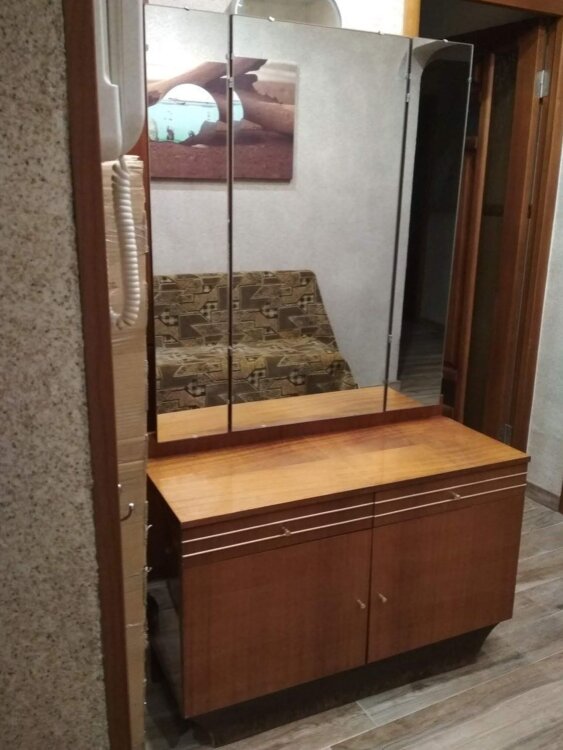 Продам трельяж.