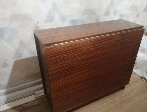 Продам стол-книжку.