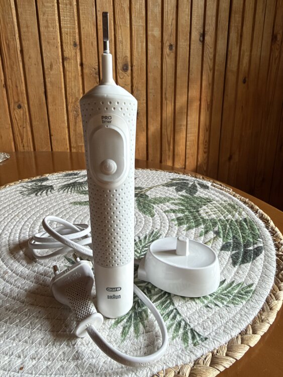Электрическая щётка Braun Oral-B Type 3710
