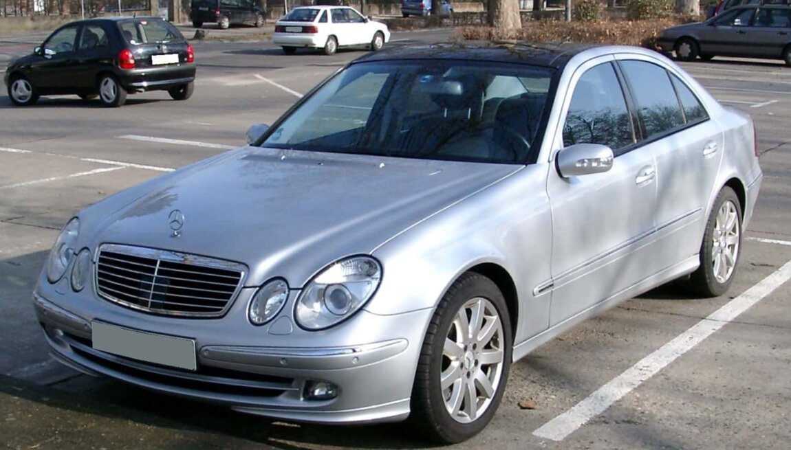 Разбираю по запчастям Mercedes W211 W124 W202
