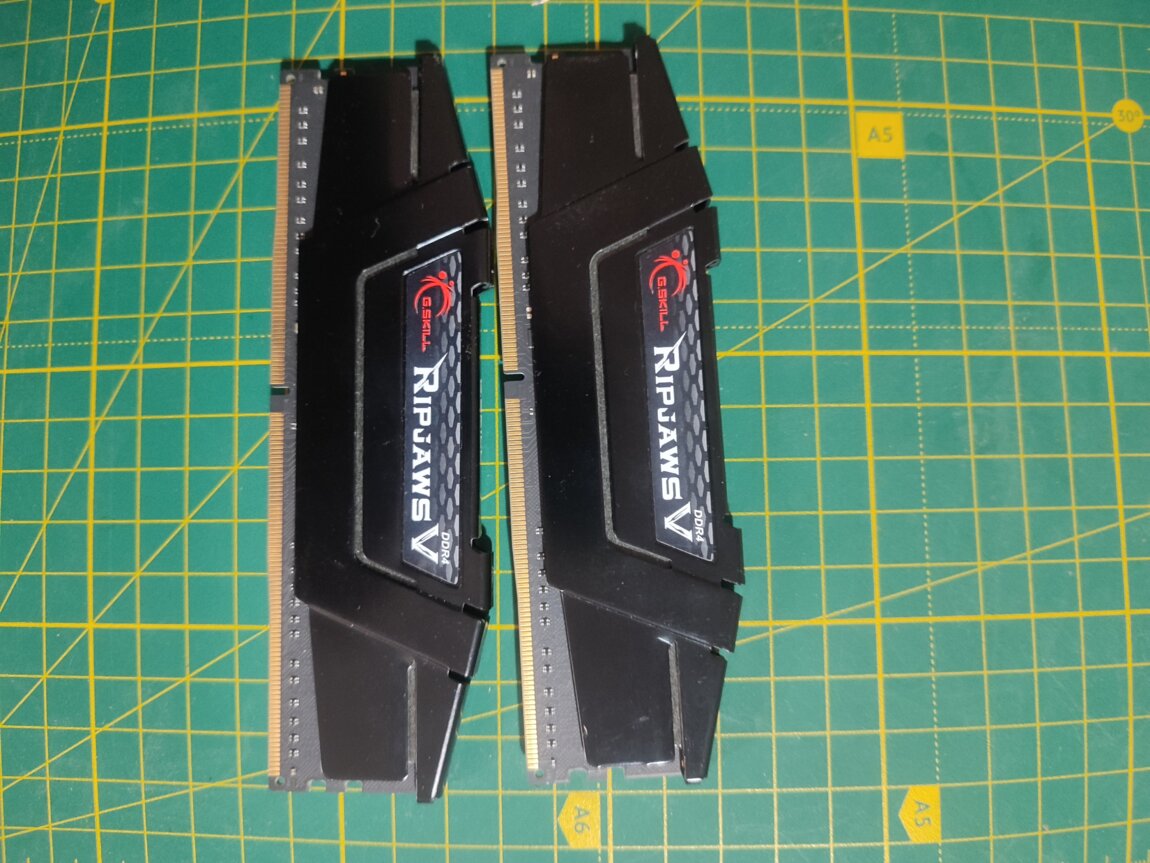 Продам оперативную память G. Skill 32 GB (2x16GB) f4-4000c18d-32gvk