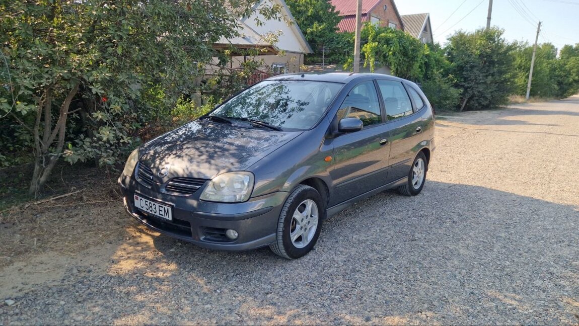 Nissan Almera Tino