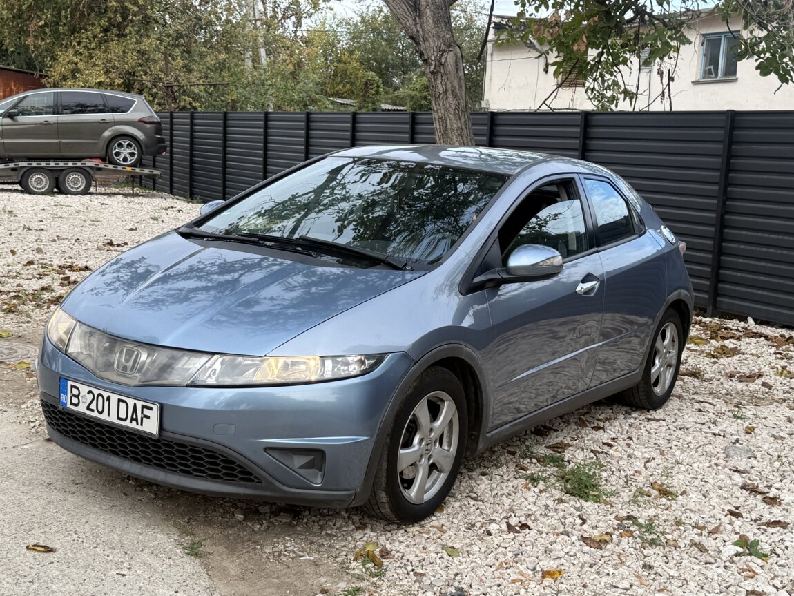 Хонда Цивик 2008год 1.4 бензин автомат