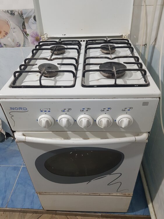 Продам газовую плиту б/у