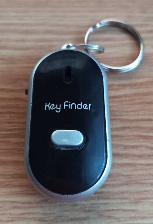 Брелок Key Finder - Искатель ключей, реагирует на свист, фонарик.