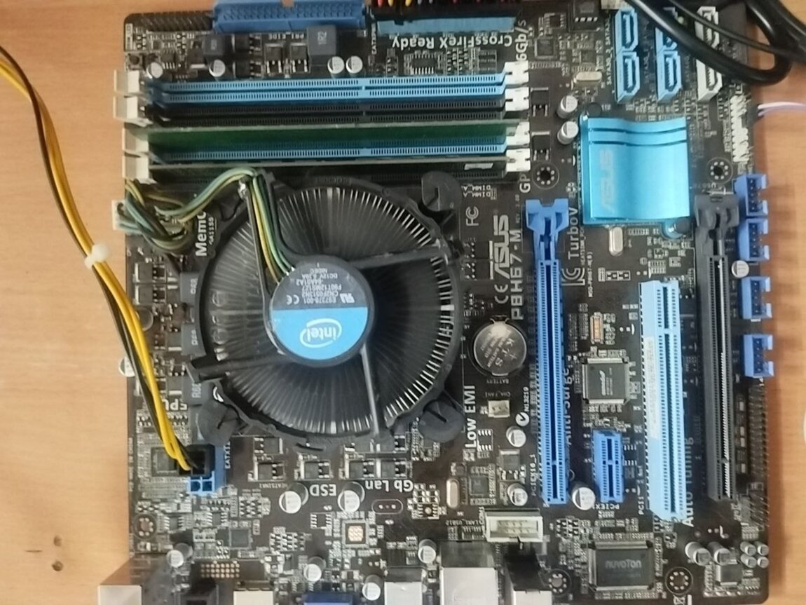 Комплект материнская плата ASUS P8H67-M/CPU i52400/DDR3 4gb (2+2)