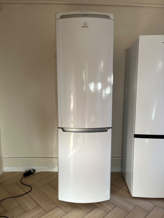 Продается холодильник Indesit в отличном состоянии