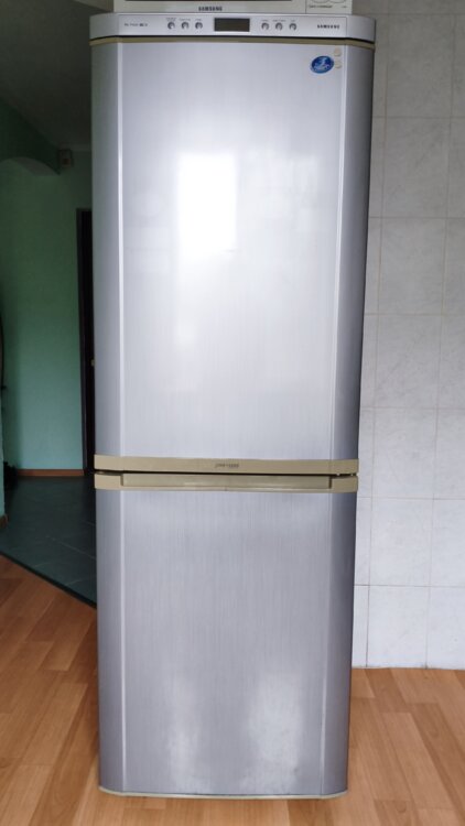 Холодильник Samsung RL-28 NO FROST, в рабочем состоянии