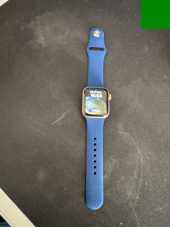 Продам Apple Watch SE 40mm Gold Aluminum