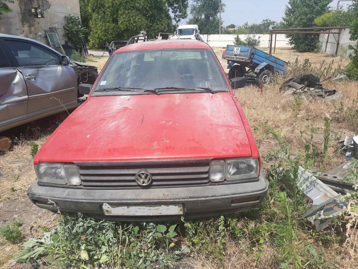 По запчастям VW PASSAT B-2 1.8б 1986г
