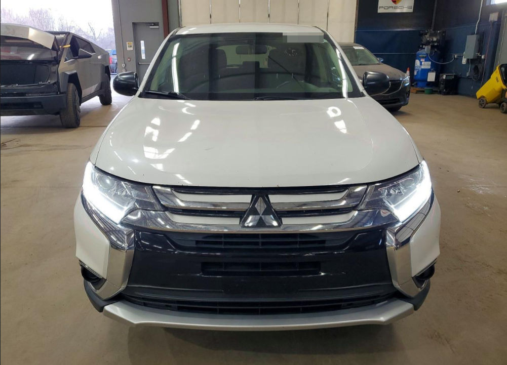 2017 Mitsubishi Outlander ES 7 мест 4WD