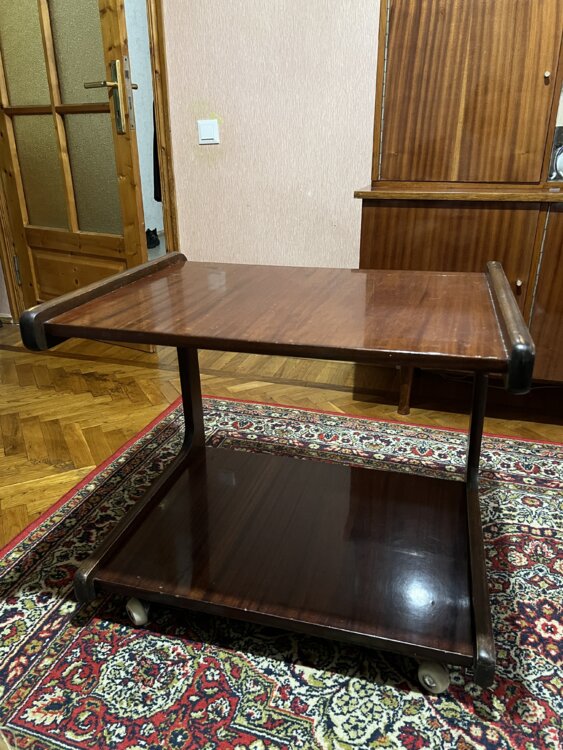 Журнальный столик 100р
