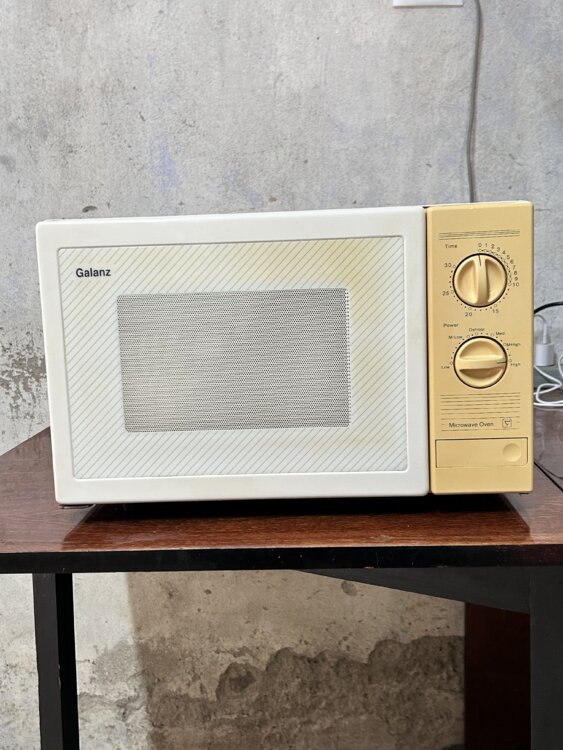 Продам микроволновку(микроволновую печь) в хорошем состоянии недорого!