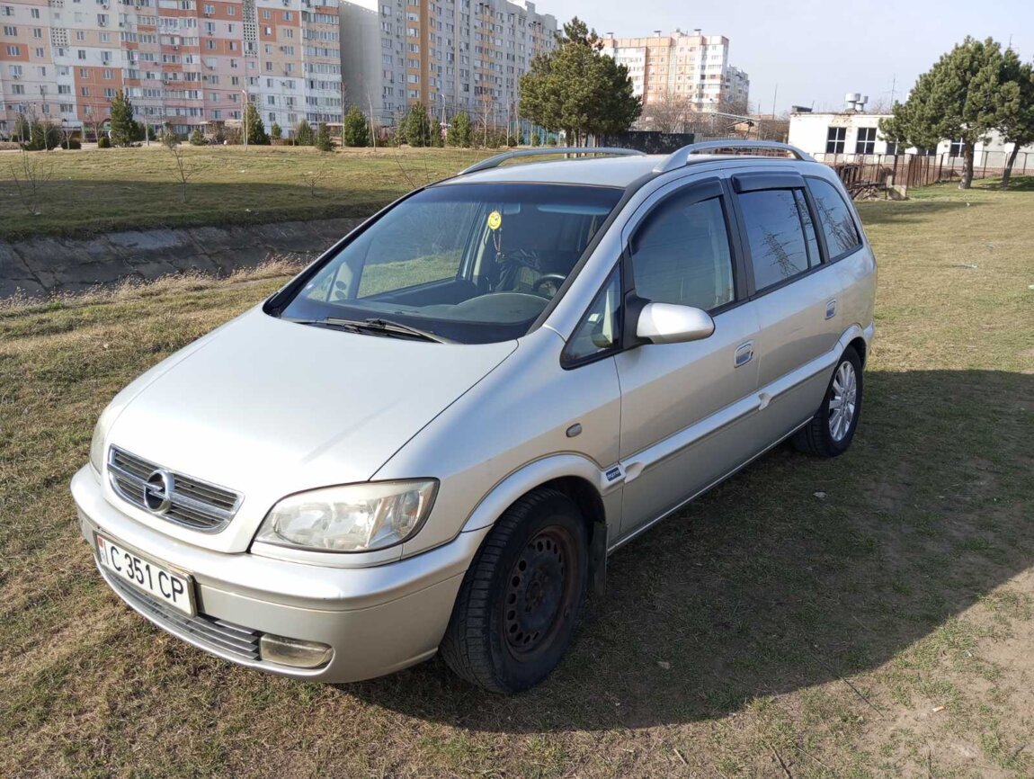 Меняю два автомобиля Зафира А и Зафира Б на один автомобиль.
