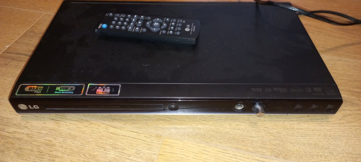 Dvd плеер LG, микрофоны диски с караоке