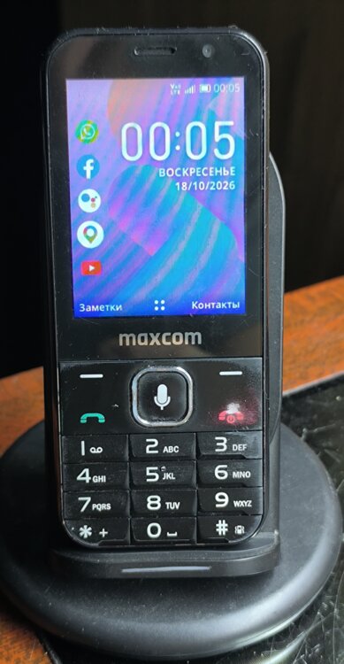 450р Maxcom mk281 (VoLTE) хороший. надежный. Большой экран и кнопки.