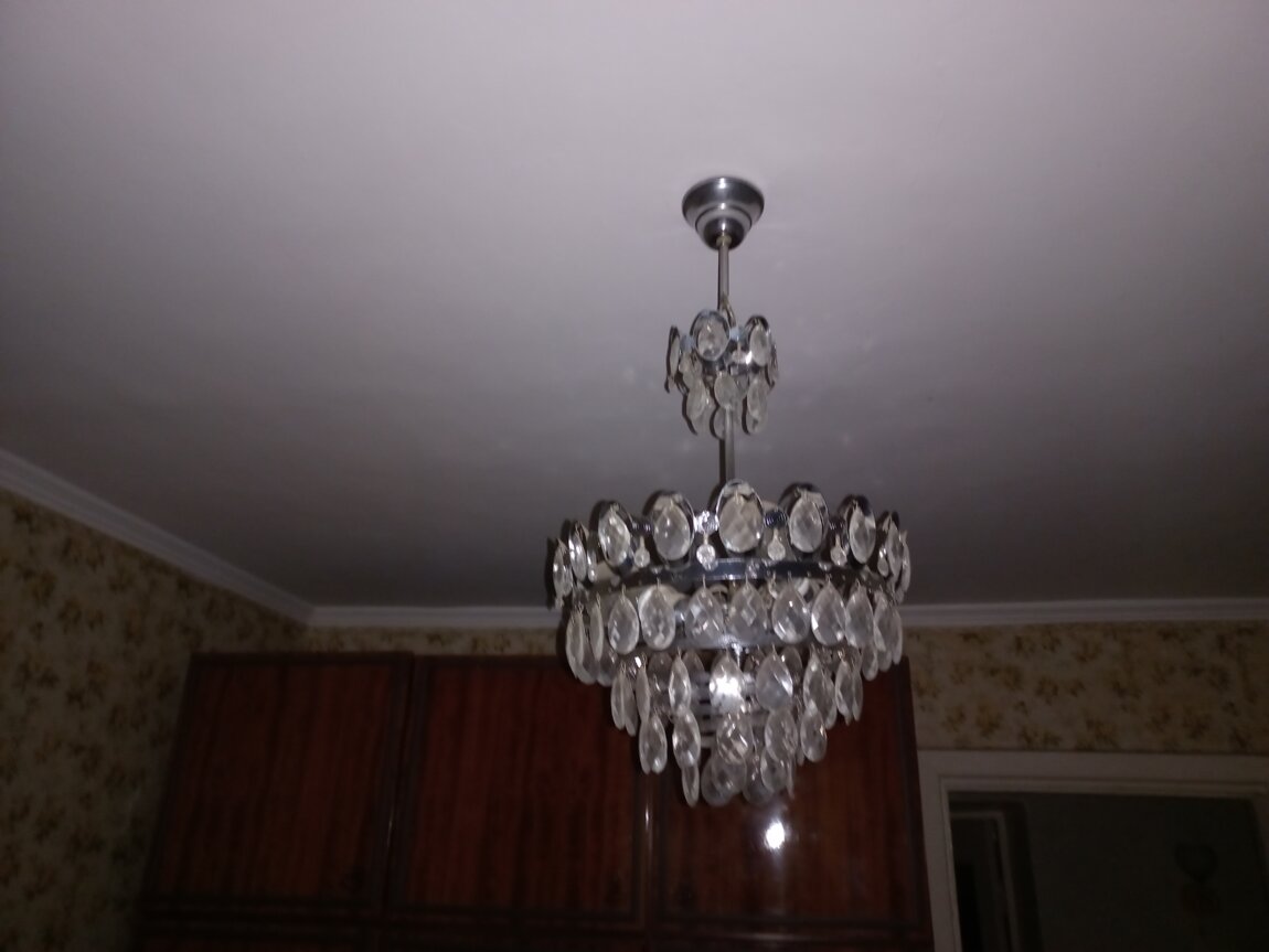 Люстры - 4 шт.