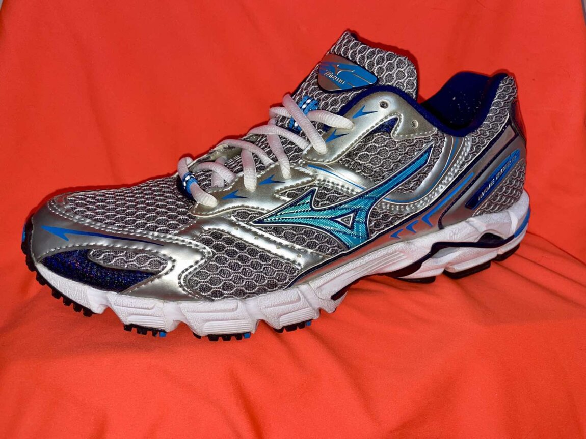 Кроссовки Mizuno оригинал размер 38-39 Тирасполь.