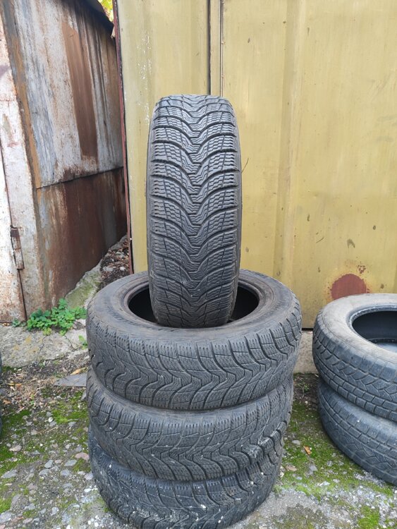 Продам комплект резины 195/60 R15