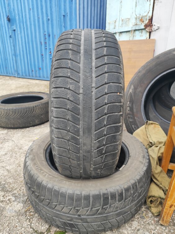 Продам пару зимней резины 225/55 R16