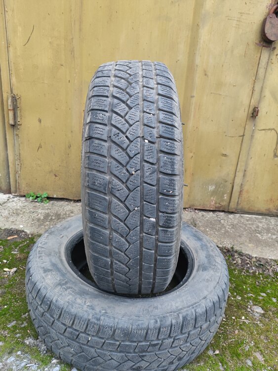 Пару зимней резины 195/65 R15