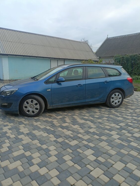 Продам Opel Astra 2013г