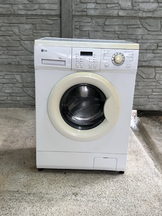 Продам стиральную машину фирмы LG 5KG в хорошем состоянии!