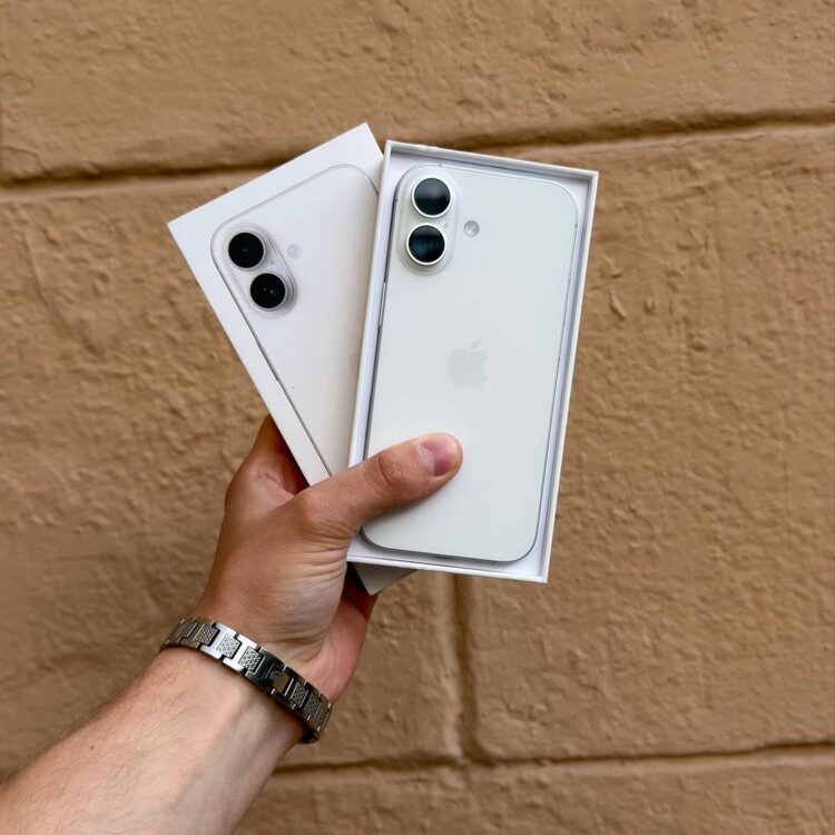 Продам iPhone 16