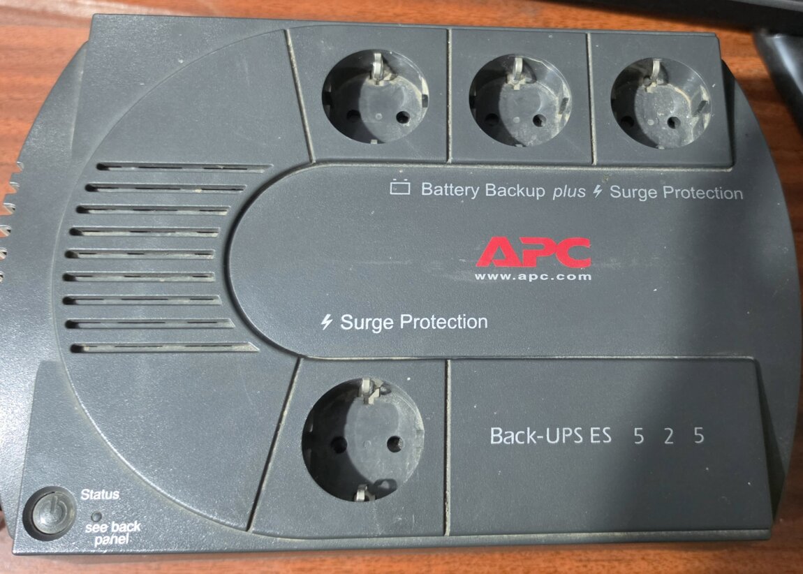 Источник бесперебойного питания APC Back-UPS ES 525 (525VA / 300W)
