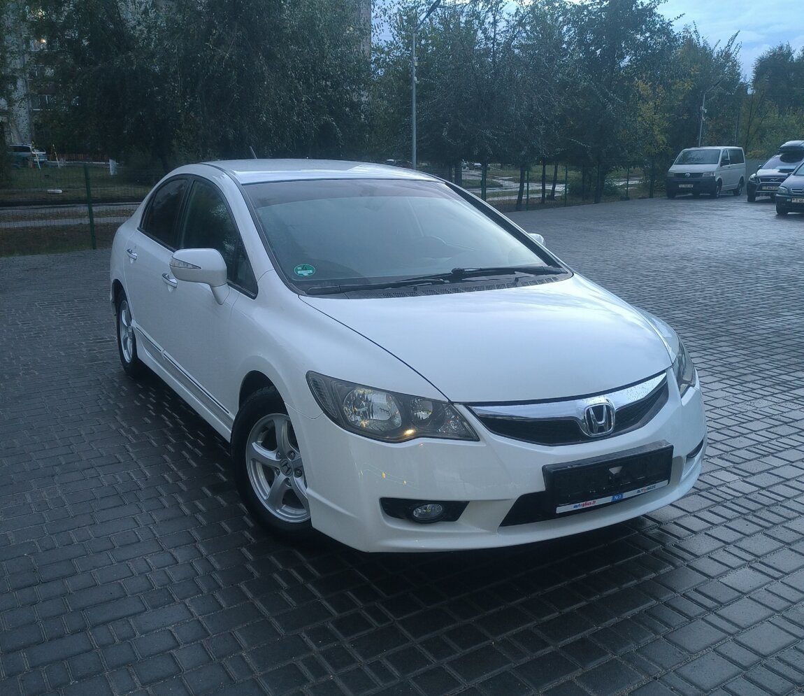 Свежепригнанная, растаможена. Honda Civic 2010 г., HYBRID, автомат.